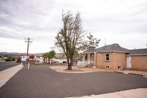 1545 W State St, Hurricane, UT, 84737 | Card Image