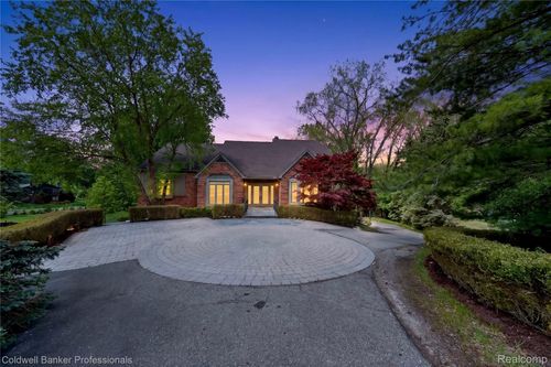 2076 Shore Hill Ct, West Bloomfield, MI, 48323-1958 | Card Image