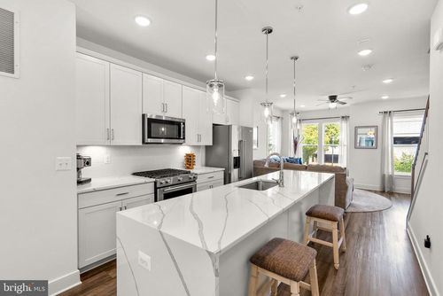 863 King Farm Blvd, ROCKVILLE, MD, 20850-6652 | Card Image