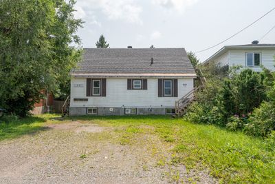 35 Fairview Ave, Home with 5 bedrooms, 3 bathrooms and 3 parking in Sault Ste. Marie ON | Image 1