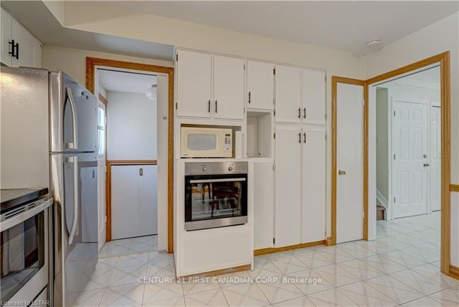 28 Redford Rd, House other with 4 bedrooms, 2 bathrooms and 6 parking in London ON | Image 25