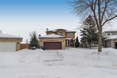 23 Oakhurst Cres, Winnipeg, MB, R2P2L7 | Card Image