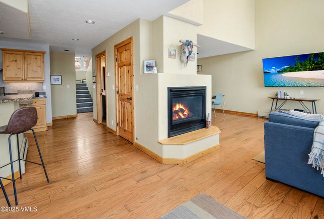 Living room and edge of kitchen | Image 9