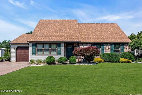 18 Laurel Crest Dr, Howell, NJ, 07731-2633 | Card Image