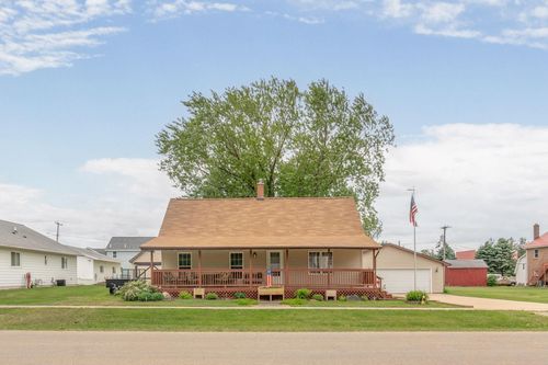 204 Forest St, Fairbank, IA, 50629-7612 | Card Image