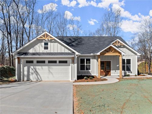 3635 Cagle Rd, Gainesville, GA, 30501-7611 | Card Image