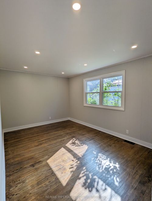 2B Huron St, Lindsay, ON, K9V2H2 | Card Image