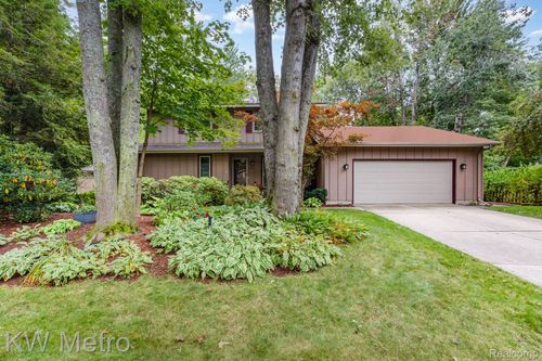 2716 Whitewood Dr, Midland, MI, 48642-3939 | Card Image