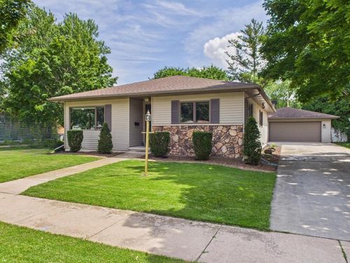 1015 Van Buren Avenue, OSHKOSH, WI, 54902 | Card Image