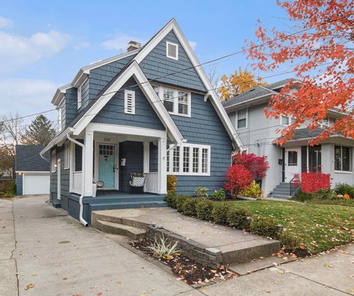 330 Rosewood Ave Se, East Grand Rapids, MI, 49506-1734 | Card Image