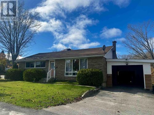 1 Balsam Pl, Elliot Lake, ON, P5A2H4 | Card Image