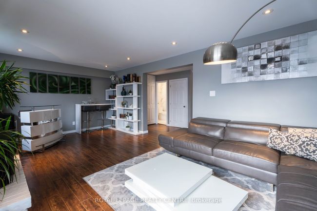 110 Simmons Blvd, House attached with 6 bedrooms, 3 bathrooms and 4 parking in Brampton ON | Image 23