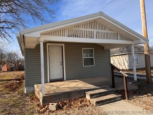 321 S Oak Ave, Ada, OK, 74820-6337 | Card Image