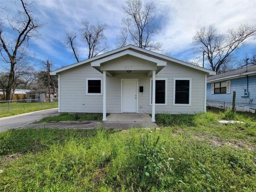 617 Avenue I, Conroe, TX, 77301-3859 | Card Image