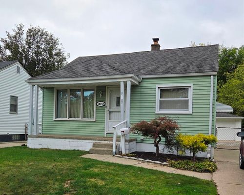 18747 Woodland St, Harper Woods, MI, 48225-2017 | Card Image