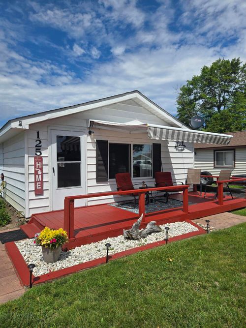 125 Wickham Ave, Houghton Lake, MI, 48629-9121 | Card Image