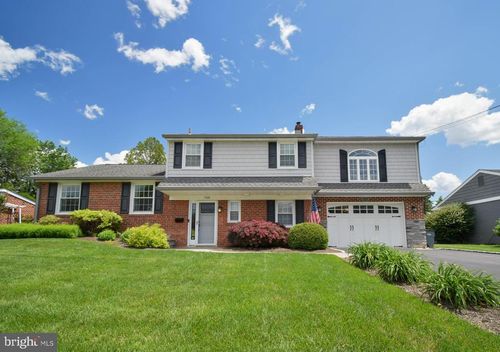 708 Lincoln Dr, BROOKHAVEN, PA, 19015-1019 | Card Image