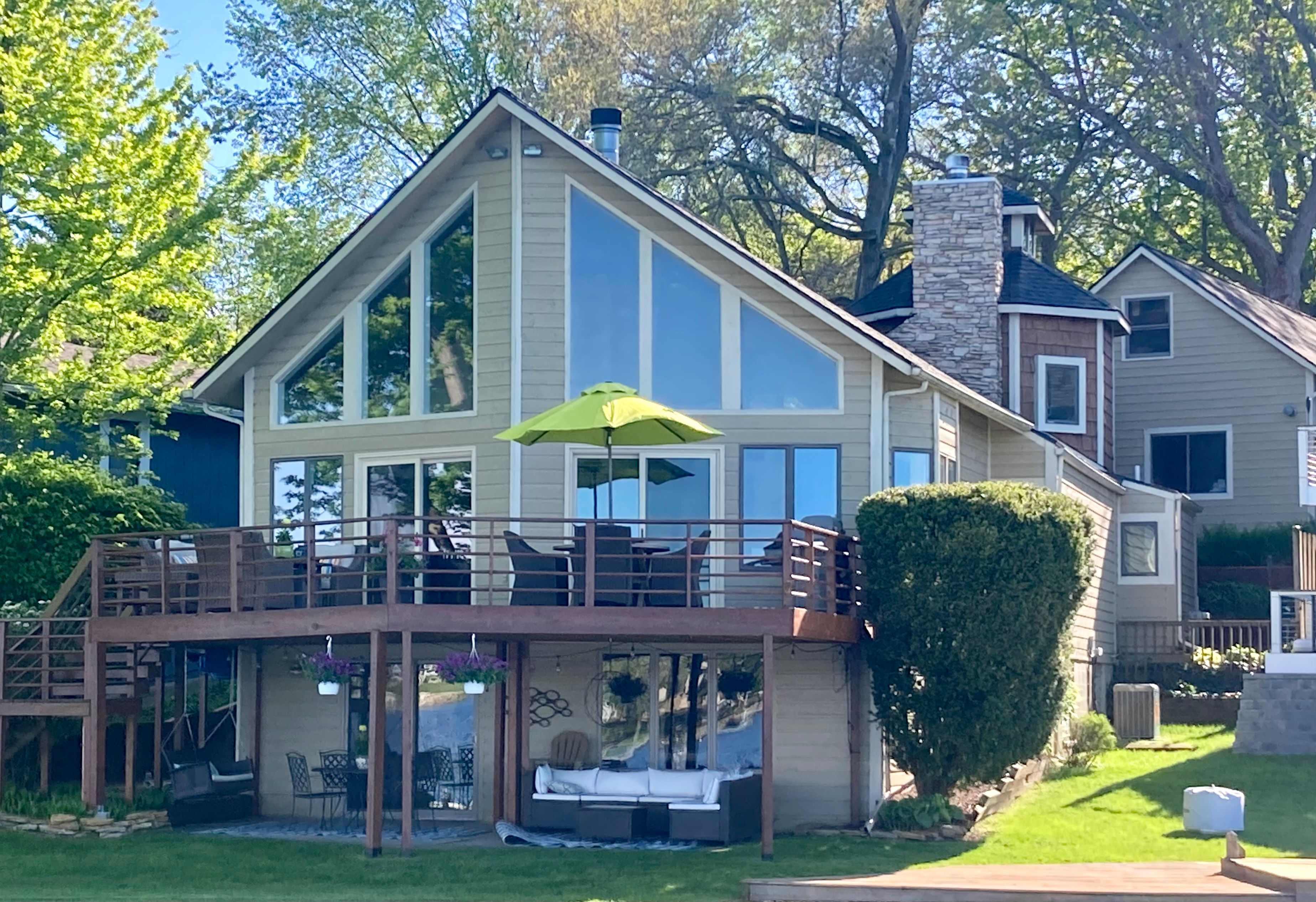 Lamson Dr, Waterford, MI 48329