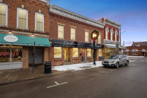 118 N Franklin St, Manchester, IA, 52057-1541 | Card Image