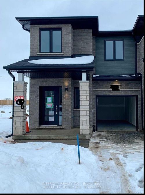 6697 Cropp St, Niagara Falls, ON, L2E0B7 | Card Image