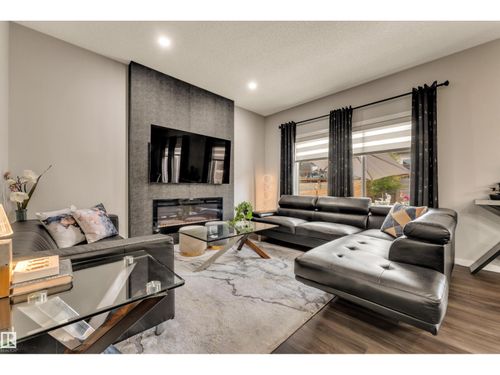 4107 5 Ave Sw, Edmonton, AB, T6X2L7 | Card Image