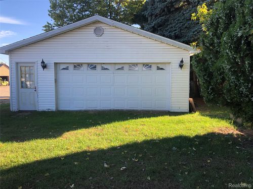 608 E Frank St, Caro, MI, 48723-1622 | Card Image