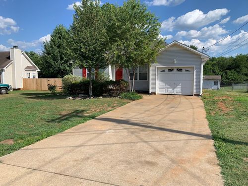 1324 Venessa Dr, Clarksville, TN, 37042-7267 | Card Image