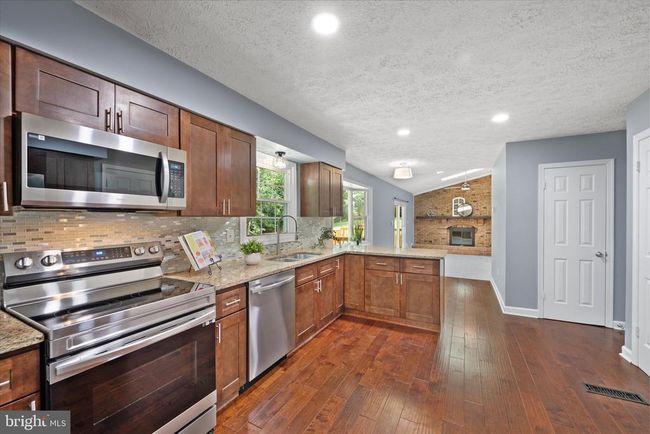 6112 Hillview Ct, House other with 5 bedrooms, 4 bathrooms and null parking in MANASSAS VA | Image 16