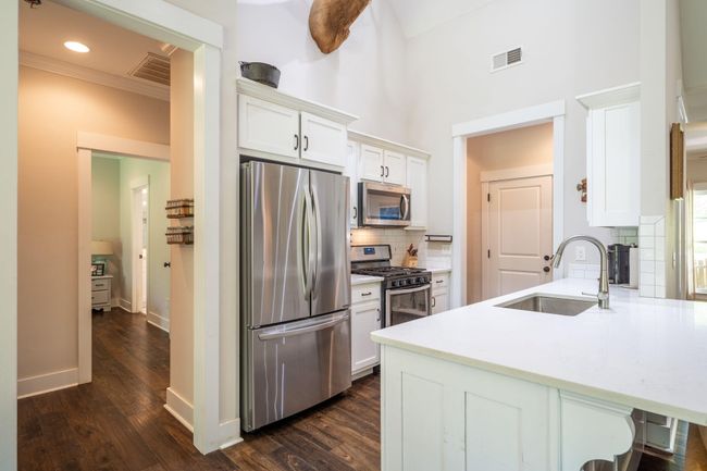 2024 Oak St, House other with 3 bedrooms, 2 bathrooms and null parking in Signal Mountain TN | Image 11