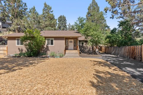 20029 Beaver Ln, Bend, OR, 97703-9060 | Card Image
