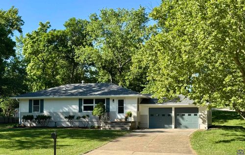 1951 Briarcliff Ln, Emporia, KS, 66801-5403 | Card Image