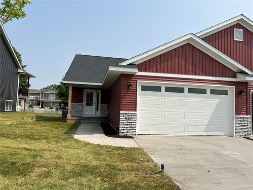 819 Prairie View Dr, West Branch, IA, 52358-8808 | Card Image