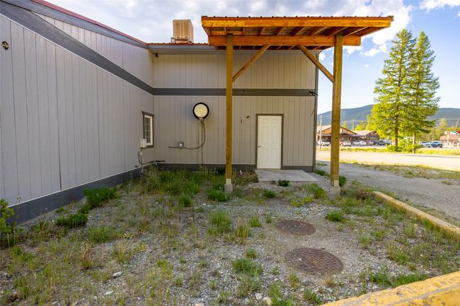 Entrance to property featuring metal roof and a mountain view | Image 118