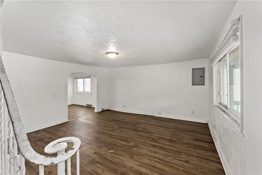 Residential in Carnegie 4