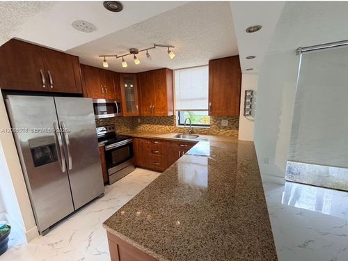 101a-18000 Nw 68th Ave, Hialeah, FL, 33015 | Card Image