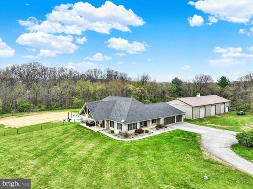 1685 Bahns Mill Rd, WINDSOR, PA, 17366-8419 | Card Image