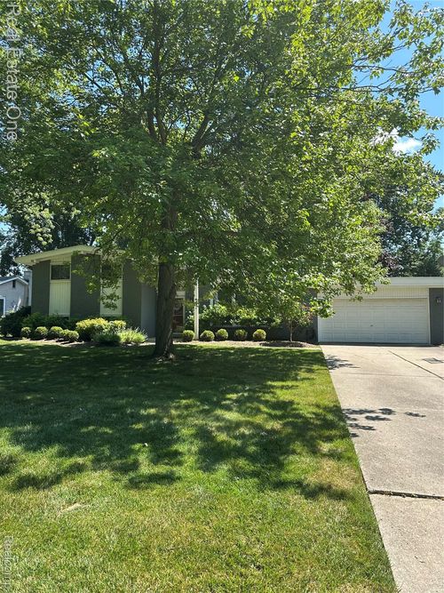8477 Church Rd, Grosse Ile, MI, 48138-1330 | Card Image