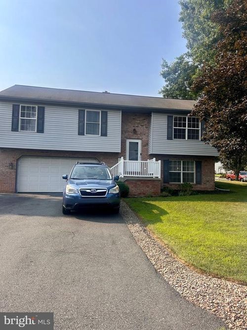 1 Burkey Dr, DENVER, PA, 17517-9215 | Card Image