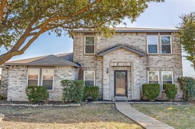 View of front facade with a front yard | Image 1