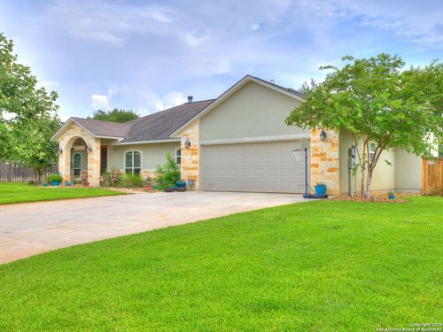 1011 Timbercrest Dr, Pleasanton, TX, 78064-1540 | Card Image