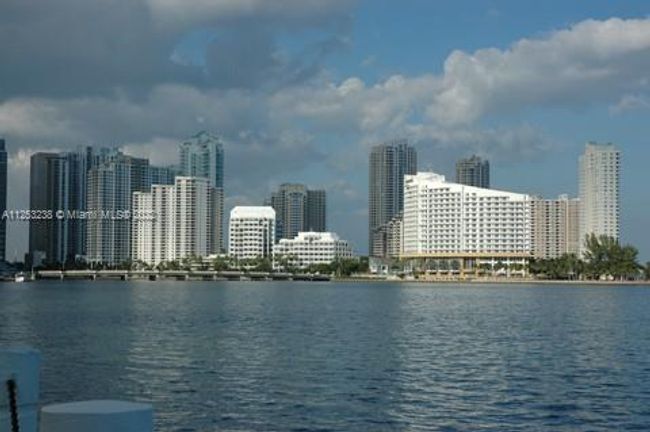 APT-1420 - 540 Brickell Key Dr, Condo with 1 bedrooms, 2 bathrooms and null parking in Miami FL | Image 31