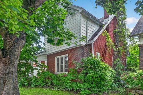 21 Gladstone Ave, Smiths Falls, ON, K7A1R5 | Card Image