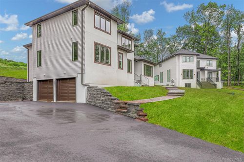 11 Autumn Ct, Airmont, NY, 10901-6400 | Card Image