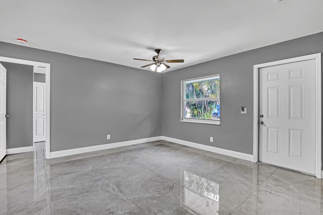 324 W 5 Th Ter, House other with 4 bedrooms, 2 bathrooms and null parking in Pahokee FL | Image 9