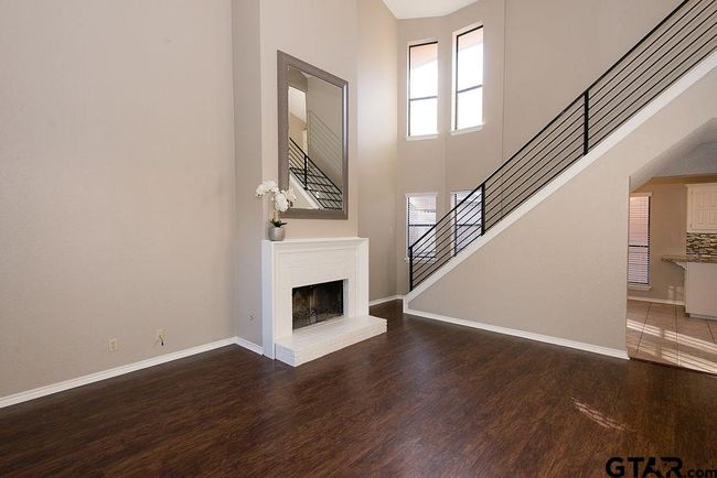 5907 Hollytree Dr, Townhouse with 2 bedrooms, 2 bathrooms and null parking in Tyler TX | Image 4