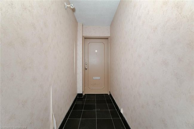 101 - 81 Charlton Ave E, House attached with 2 bedrooms, 1 bathrooms and 1 parking in Hamilton ON | Image 5
