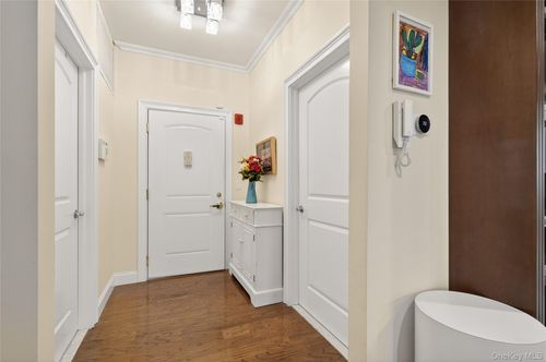 556-556 Pacing Way, Westbury, NY, 11590-6709 | Card Image