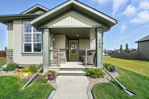 705 Cypress Lane, Springbrook, AB, T4S0E5 | Card Image