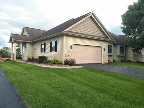 1228 Cameron Circle, NEENAH, WI, 54956 | Card Image