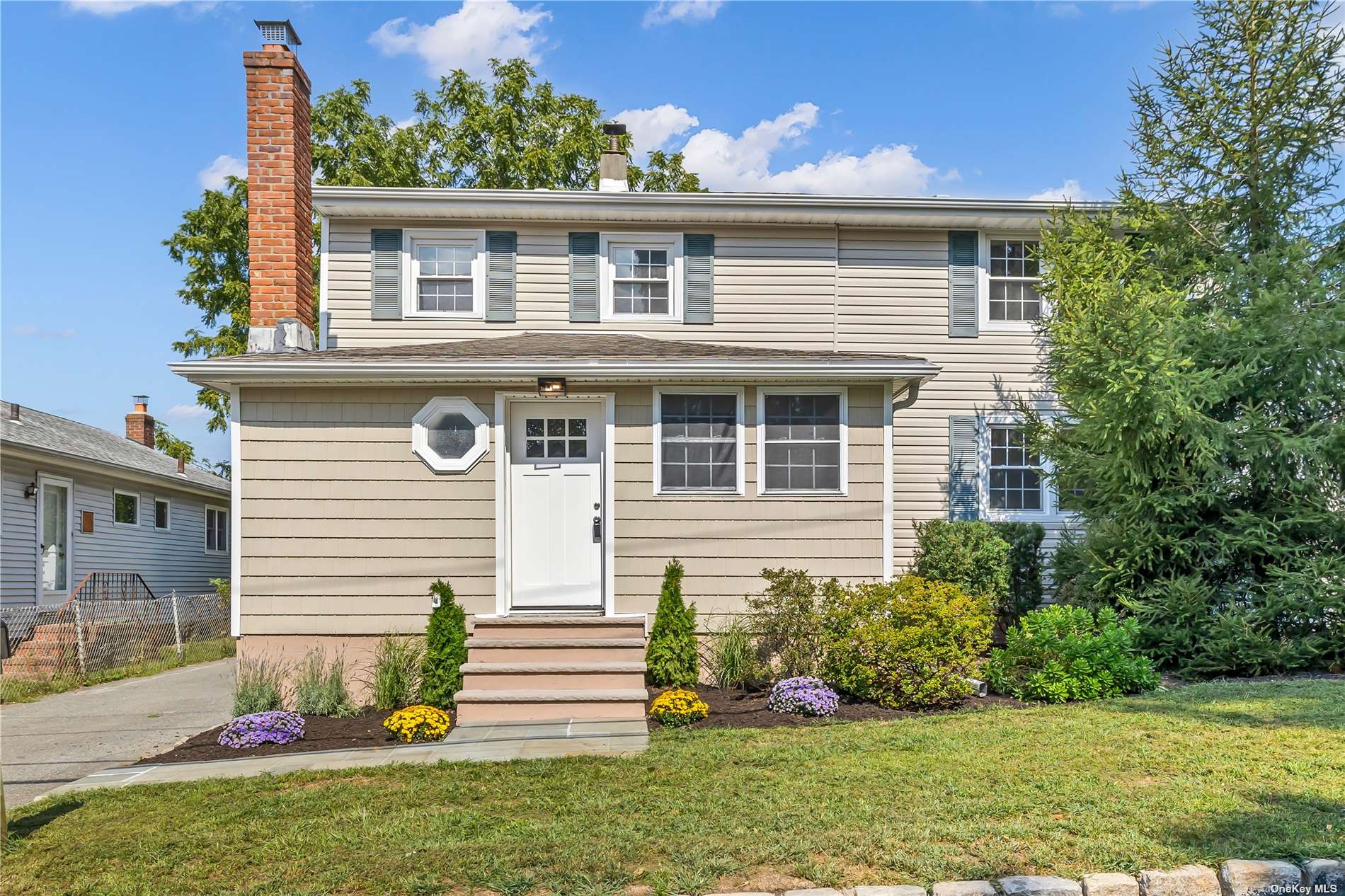 Oak St, Bayville, NY 11709